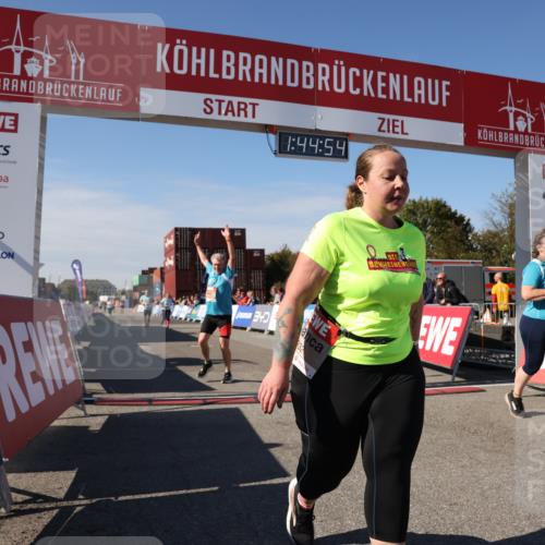03.10.2025 - Köhlbrandbrückenlauf Lena Gebhardt http://msf.ph/oto/9079349 03.10.2025 13:44:54 Ziel 5932, 6542, 6546 meine-sportfotos.de