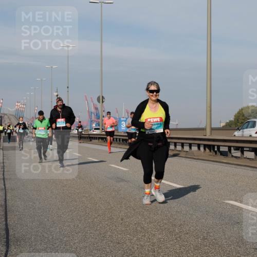 03.10.2025 - Köhlbrandbrückenlauf Fabian Wolf http://msf.ph/oto/9079350 03.10.2025 10:17:06 Position 3 3, 988 meine-sportfotos.de