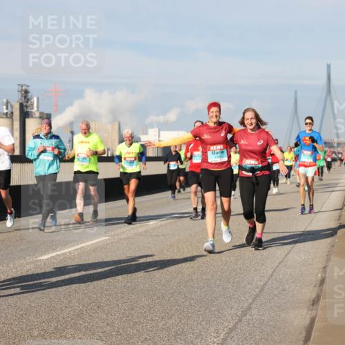 03.10.2025 - Köhlbrandbrückenlauf Lena Gebhardt http://msf.ph/oto/9079355 03.10.2025 10:03:27 Position 2 2071, 2169 meine-sportfotos.de