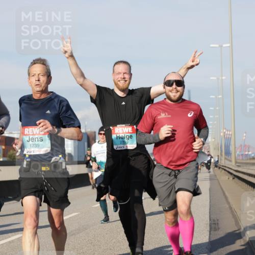 03.10.2025 - Köhlbrandbrückenlauf Jannik Wohlers http://msf.ph/oto/9079358 03.10.2025 09:53:21 Position 3 1335, 1739, 2793 meine-sportfotos.de