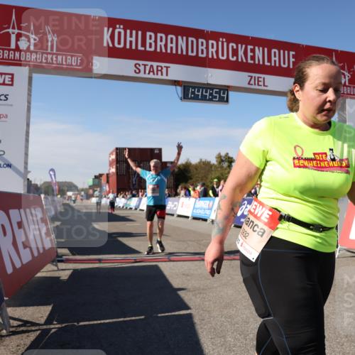 03.10.2025 - Köhlbrandbrückenlauf Lena Gebhardt http://msf.ph/oto/9079364 03.10.2025 13:44:55 Ziel 5932, 6527, 6528, 6542, 6546 meine-sportfotos.de