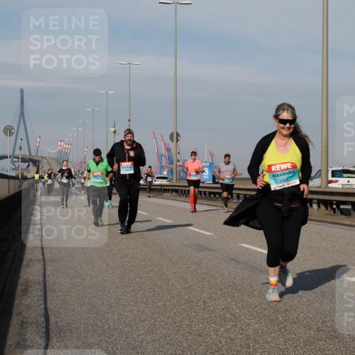 03.10.2025 - Köhlbrandbrückenlauf Fabian Wolf http://msf.ph/oto/9079366 03.10.2025 10:17:06 Position 3 3456, 988 meine-sportfotos.de