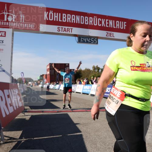 03.10.2025 - Köhlbrandbrückenlauf Lena Gebhardt http://msf.ph/oto/9079374 03.10.2025 13:44:55 Ziel 5932, 6527, 6528, 6542, 6546 meine-sportfotos.de