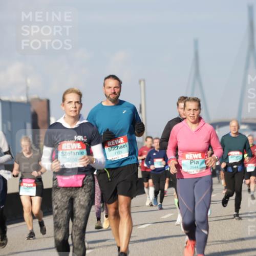 03.10.2025 - Köhlbrandbrückenlauf Jannik Wohlers http://msf.ph/oto/9079378 03.10.2025 10:01:27 Position 3 3150, 1121, 2544 meine-sportfotos.de