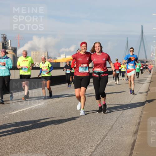 03.10.2025 - Köhlbrandbrückenlauf Lena Gebhardt http://msf.ph/oto/9079383 03.10.2025 10:03:28 Position 2 2169 meine-sportfotos.de