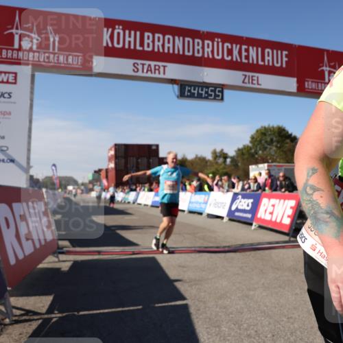 03.10.2025 - Köhlbrandbrückenlauf Lena Gebhardt http://msf.ph/oto/9079384 03.10.2025 13:44:55 Ziel 5932, 6527, 6528, 6542, 6546 meine-sportfotos.de