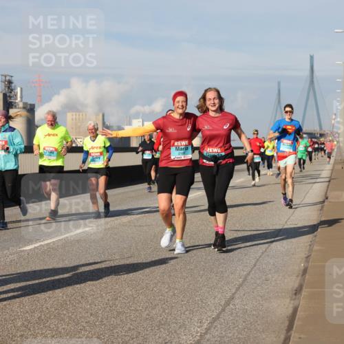 03.10.2025 - Köhlbrandbrückenlauf Lena Gebhardt http://msf.ph/oto/9079390 03.10.2025 10:03:28 Position 2 2169 meine-sportfotos.de