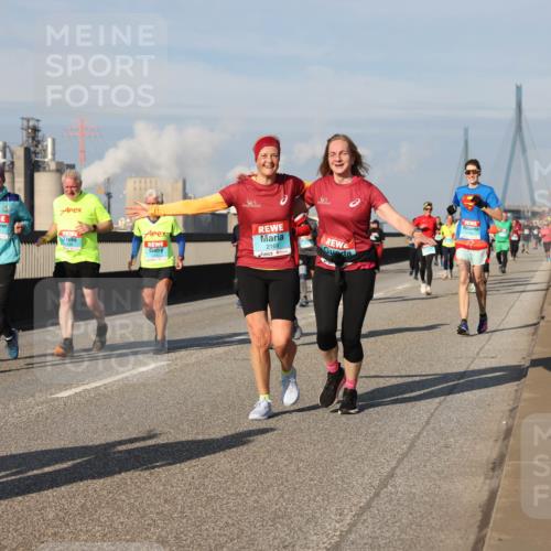 03.10.2025 - Köhlbrandbrückenlauf Lena Gebhardt http://msf.ph/oto/9079397 03.10.2025 10:03:28 Position 2 2169 meine-sportfotos.de