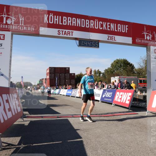 03.10.2025 - Köhlbrandbrückenlauf Lena Gebhardt http://msf.ph/oto/9079399 03.10.2025 13:44:56 Ziel 5932, 6527, 6528, 6542, 6546 meine-sportfotos.de