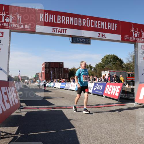 03.10.2025 - Köhlbrandbrückenlauf Lena Gebhardt http://msf.ph/oto/9079412 03.10.2025 13:44:56 Ziel 5932, 6527, 6528, 6542, 6546 meine-sportfotos.de