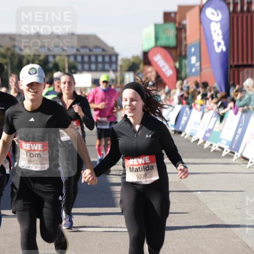 03.10.2025 - Köhlbrandbrückenlauf Jannik Wohlers http://msf.ph/oto/9079414 03.10.2025 13:17:43 Ziel 4012, 4410, 4645, 4679, 4829, 5168, 5339, 5685, 5731, 5732, 5906, 5909, 5917, 6331, 6388, 6485, 6704 meine-sportfotos.de