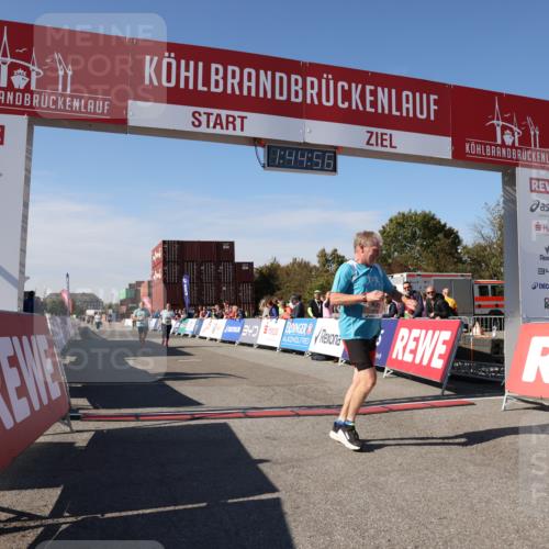 03.10.2025 - Köhlbrandbrückenlauf Lena Gebhardt http://msf.ph/oto/9079419 03.10.2025 13:44:56 Ziel 5932, 6527, 6528, 6542, 6546 meine-sportfotos.de