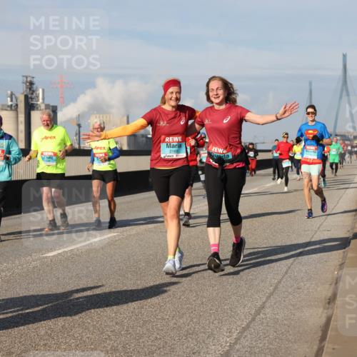 03.10.2025 - Köhlbrandbrückenlauf Lena Gebhardt http://msf.ph/oto/9079425 03.10.2025 10:03:28 Position 2 2169 meine-sportfotos.de