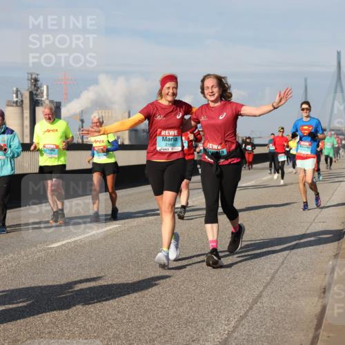 03.10.2025 - Köhlbrandbrückenlauf Lena Gebhardt http://msf.ph/oto/9079430 03.10.2025 10:03:28 Position 2 2169 meine-sportfotos.de