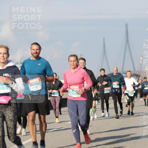 03.10.2025 - Köhlbrandbrückenlauf Jannik Wohlers http://msf.ph/oto/9079436 03.10.2025 10:01:28 Position 3 3150, 1121, 2544 meine-sportfotos.de