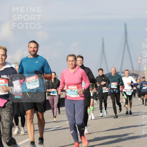 03.10.2025 - Köhlbrandbrückenlauf Jannik Wohlers http://msf.ph/oto/9079438 03.10.2025 10:01:28 Position 3 1121, 2544 meine-sportfotos.de