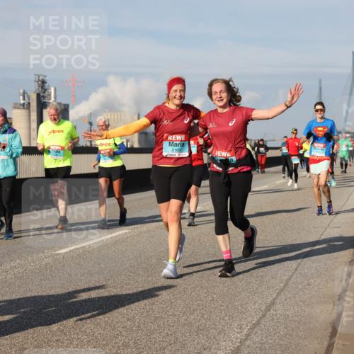03.10.2025 - Köhlbrandbrückenlauf Lena Gebhardt http://msf.ph/oto/9079441 03.10.2025 10:03:28 Position 2 2169 meine-sportfotos.de