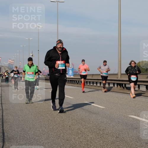 03.10.2025 - Köhlbrandbrückenlauf Fabian Wolf http://msf.ph/oto/9079442 03.10.2025 10:17:09 Position 3 2453, 2307, 3319 meine-sportfotos.de