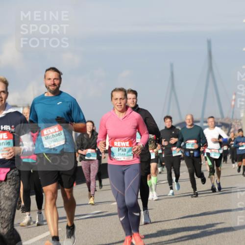 03.10.2025 - Köhlbrandbrückenlauf Jannik Wohlers http://msf.ph/oto/9079447 03.10.2025 10:01:28 Position 3 315, 1121, 2544 meine-sportfotos.de