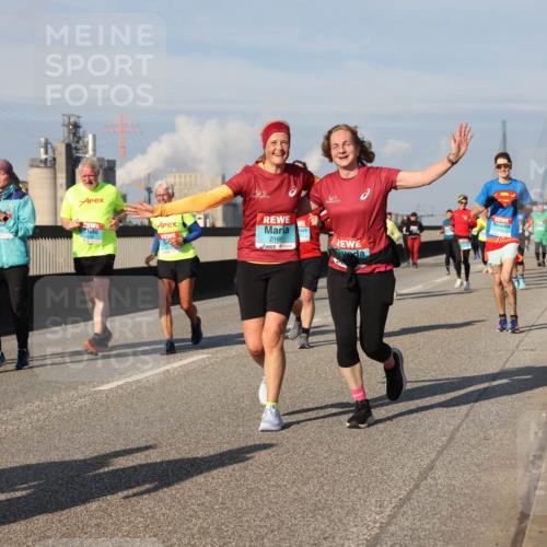 03.10.2025 - Köhlbrandbrückenlauf Lena Gebhardt http://msf.ph/oto/9079449 03.10.2025 10:03:28 Position 2 2169 meine-sportfotos.de