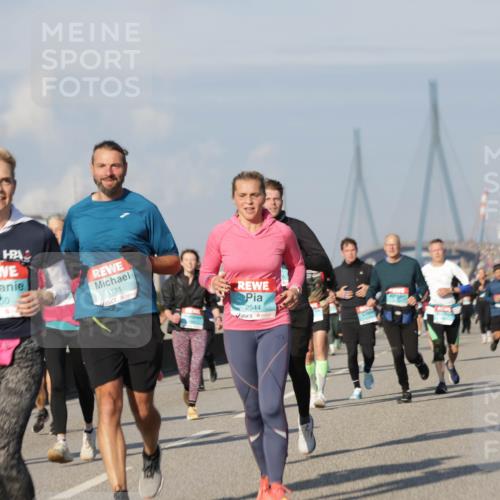 03.10.2025 - Köhlbrandbrückenlauf Jannik Wohlers http://msf.ph/oto/9079451 03.10.2025 10:01:29 Position 3 3150, 1121, 2544 meine-sportfotos.de