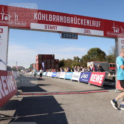 03.10.2025 - Köhlbrandbrückenlauf Lena Gebhardt http://msf.ph/oto/9079456 03.10.2025 13:44:57 Ziel 5932, 6527, 6528, 6542, 6546 meine-sportfotos.de