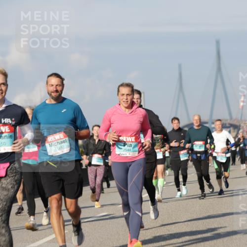 03.10.2025 - Köhlbrandbrückenlauf Jannik Wohlers http://msf.ph/oto/9079458 03.10.2025 10:01:29 Position 3 4, 3150, 1121, 2544 meine-sportfotos.de