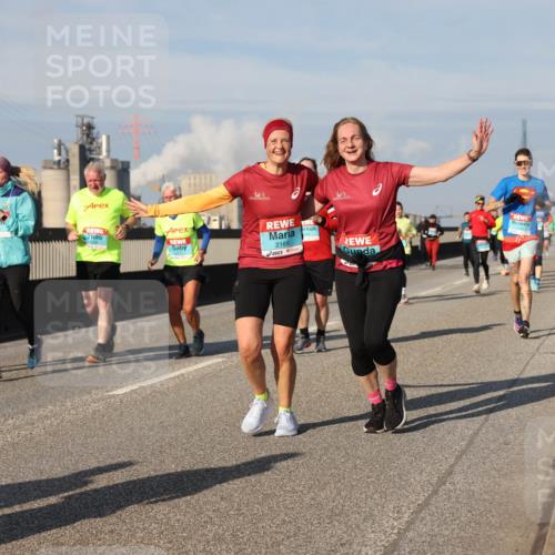 03.10.2025 - Köhlbrandbrückenlauf Lena Gebhardt http://msf.ph/oto/9079460 03.10.2025 10:03:28 Position 2 2169 meine-sportfotos.de