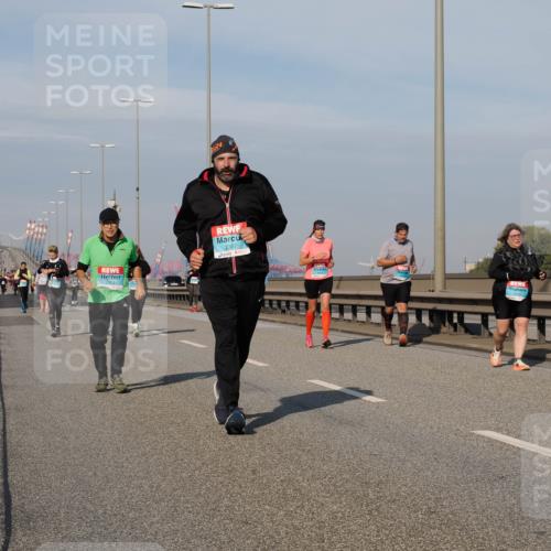 03.10.2025 - Köhlbrandbrückenlauf Fabian Wolf http://msf.ph/oto/9079467 03.10.2025 10:17:10 Position 3 2453, 2307 meine-sportfotos.de