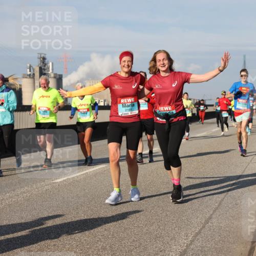 03.10.2025 - Köhlbrandbrückenlauf Lena Gebhardt http://msf.ph/oto/9079469 03.10.2025 10:03:28 Position 2 2169 meine-sportfotos.de