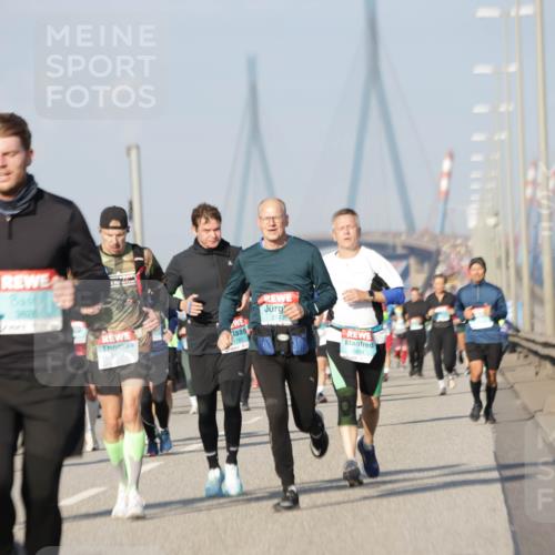 03.10.2025 - Köhlbrandbrückenlauf Jannik Wohlers http://msf.ph/oto/9079470 03.10.2025 10:01:30 Position 3 3828, 2413, 1760, 113, 24041 meine-sportfotos.de
