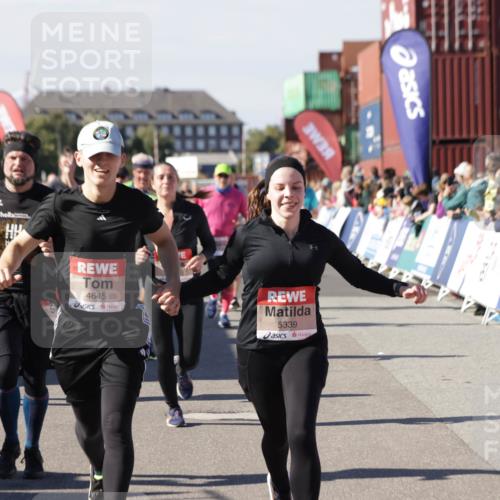 03.10.2025 - Köhlbrandbrückenlauf Jannik Wohlers http://msf.ph/oto/9079473 03.10.2025 13:17:43 Ziel 4012, 4410, 4645, 4679, 4829, 5168, 5339, 5685, 5731, 5732, 5906, 5909, 5917, 6331, 6388, 6485, 6704 meine-sportfotos.de