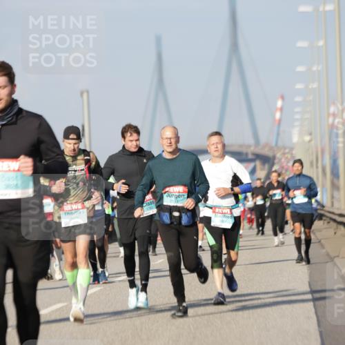 03.10.2025 - Köhlbrandbrückenlauf Jannik Wohlers http://msf.ph/oto/9079474 03.10.2025 10:01:30 Position 3 3828, 2413, 1760, 2113, 2404 meine-sportfotos.de