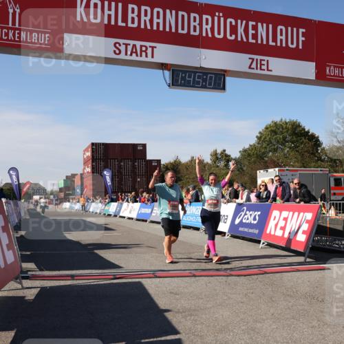 03.10.2025 - Köhlbrandbrückenlauf Lena Gebhardt http://msf.ph/oto/9079475 03.10.2025 13:45:01 Ziel 5932, 6527, 6528, 6542, 6546 meine-sportfotos.de