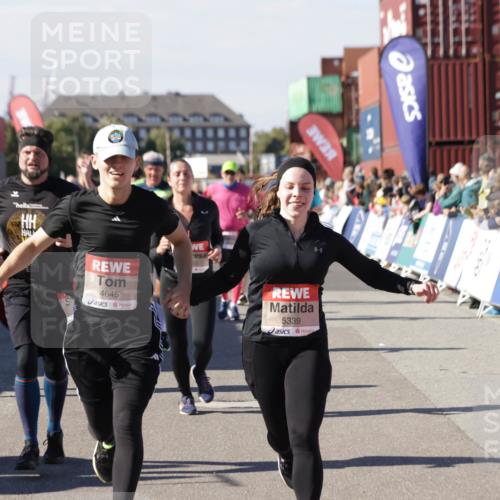 03.10.2025 - Köhlbrandbrückenlauf Jannik Wohlers http://msf.ph/oto/9079483 03.10.2025 13:17:43 Ziel 4012, 4410, 4645, 4679, 4829, 5168, 5339, 5685, 5731, 5732, 5906, 5909, 5917, 6331, 6388, 6485, 6704 meine-sportfotos.de