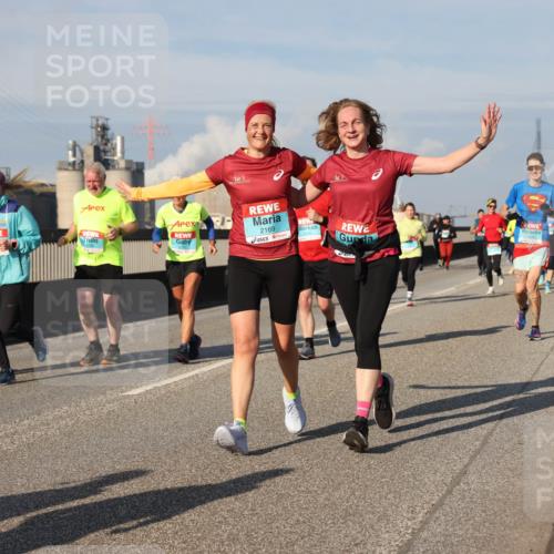 03.10.2025 - Köhlbrandbrückenlauf Lena Gebhardt http://msf.ph/oto/9079486 03.10.2025 10:03:28 Position 2 2169 meine-sportfotos.de