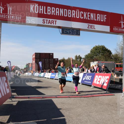 03.10.2025 - Köhlbrandbrückenlauf Lena Gebhardt http://msf.ph/oto/9079488 03.10.2025 13:45:01 Ziel 5932, 6527, 6528, 6542, 6546 meine-sportfotos.de
