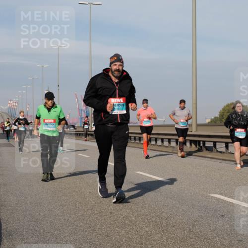 03.10.2025 - Köhlbrandbrückenlauf Fabian Wolf http://msf.ph/oto/9079490 03.10.2025 10:17:10 Position 3 2453, 2307, 3319 meine-sportfotos.de