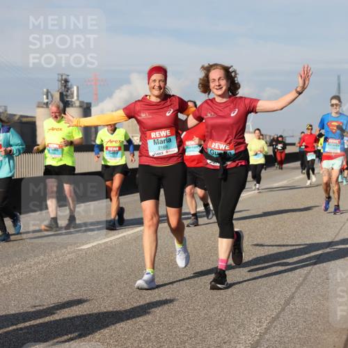 03.10.2025 - Köhlbrandbrückenlauf Lena Gebhardt http://msf.ph/oto/9079492 03.10.2025 10:03:29 Position 2 2169 meine-sportfotos.de