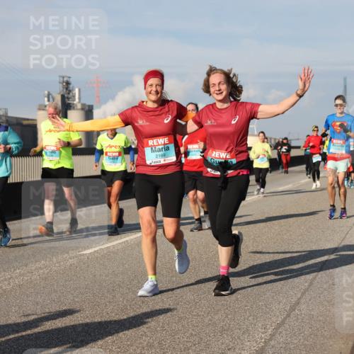 03.10.2025 - Köhlbrandbrückenlauf Lena Gebhardt http://msf.ph/oto/9079500 03.10.2025 10:03:29 Position 2 2169 meine-sportfotos.de