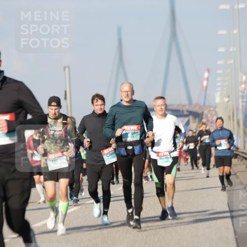 03.10.2025 - Köhlbrandbrückenlauf Jannik Wohlers http://msf.ph/oto/9079503 03.10.2025 10:01:30 Position 3 3828, 2413, 1760, 2113, 2404 meine-sportfotos.de