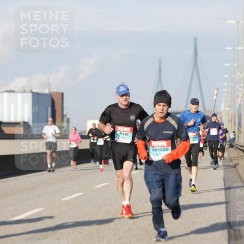 03.10.2025 - Köhlbrandbrückenlauf Jannik Wohlers http://msf.ph/oto/9079504 03.10.2025 09:53:33 Position 3 1784, 1369, 2805 meine-sportfotos.de