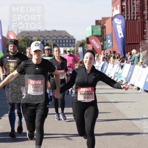 03.10.2025 - Köhlbrandbrückenlauf Jannik Wohlers http://msf.ph/oto/9079505 03.10.2025 13:17:43 Ziel 4012, 4410, 4645, 4679, 4829, 5168, 5339, 5685, 5731, 5732, 5906, 5909, 5917, 6331, 6388, 6485, 6704 meine-sportfotos.de
