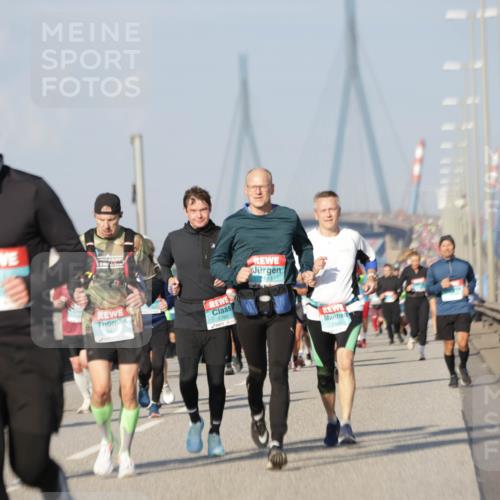 03.10.2025 - Köhlbrandbrückenlauf Jannik Wohlers http://msf.ph/oto/9079507 03.10.2025 10:01:30 Position 3 3824, 2413, 1760, 113 meine-sportfotos.de