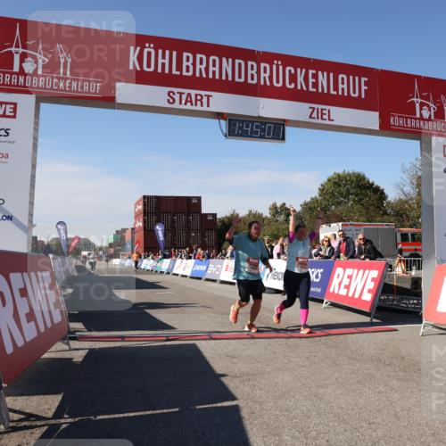 03.10.2025 - Köhlbrandbrückenlauf Lena Gebhardt http://msf.ph/oto/9079509 03.10.2025 13:45:02 Ziel 6527, 6528, 6542, 6546 meine-sportfotos.de
