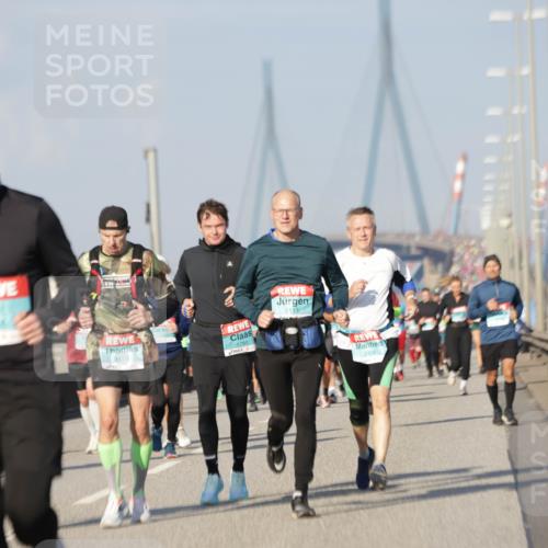 03.10.2025 - Köhlbrandbrückenlauf Jannik Wohlers http://msf.ph/oto/9079515 03.10.2025 10:01:30 Position 3 3828, 2413, 2, 1760, 2113, 2404 meine-sportfotos.de