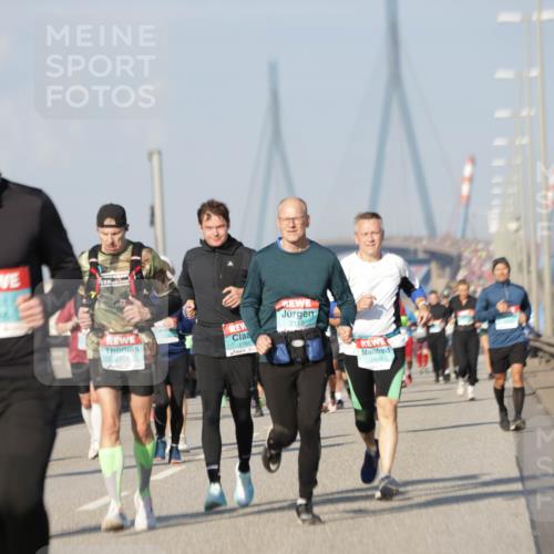 03.10.2025 - Köhlbrandbrückenlauf Jannik Wohlers http://msf.ph/oto/9079518 03.10.2025 10:01:30 Position 3 3828, 2413, 1760, 2113, 2404 meine-sportfotos.de