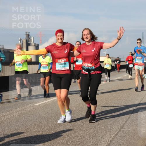 03.10.2025 - Köhlbrandbrückenlauf Lena Gebhardt http://msf.ph/oto/9079519 03.10.2025 10:03:29 Position 2 2049, 2169, 1709 meine-sportfotos.de