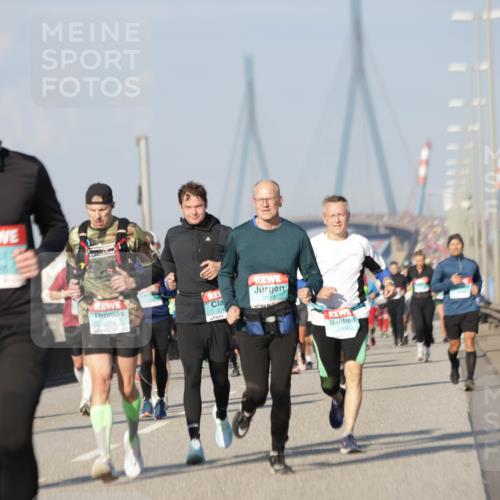 03.10.2025 - Köhlbrandbrückenlauf Jannik Wohlers http://msf.ph/oto/9079520 03.10.2025 10:01:30 Position 3 3828, 176, 2113, 2413, 2404 meine-sportfotos.de