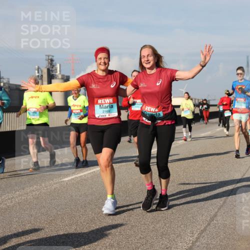 03.10.2025 - Köhlbrandbrückenlauf Lena Gebhardt http://msf.ph/oto/9079526 03.10.2025 10:03:29 Position 2 3520, 3519, 2169 meine-sportfotos.de